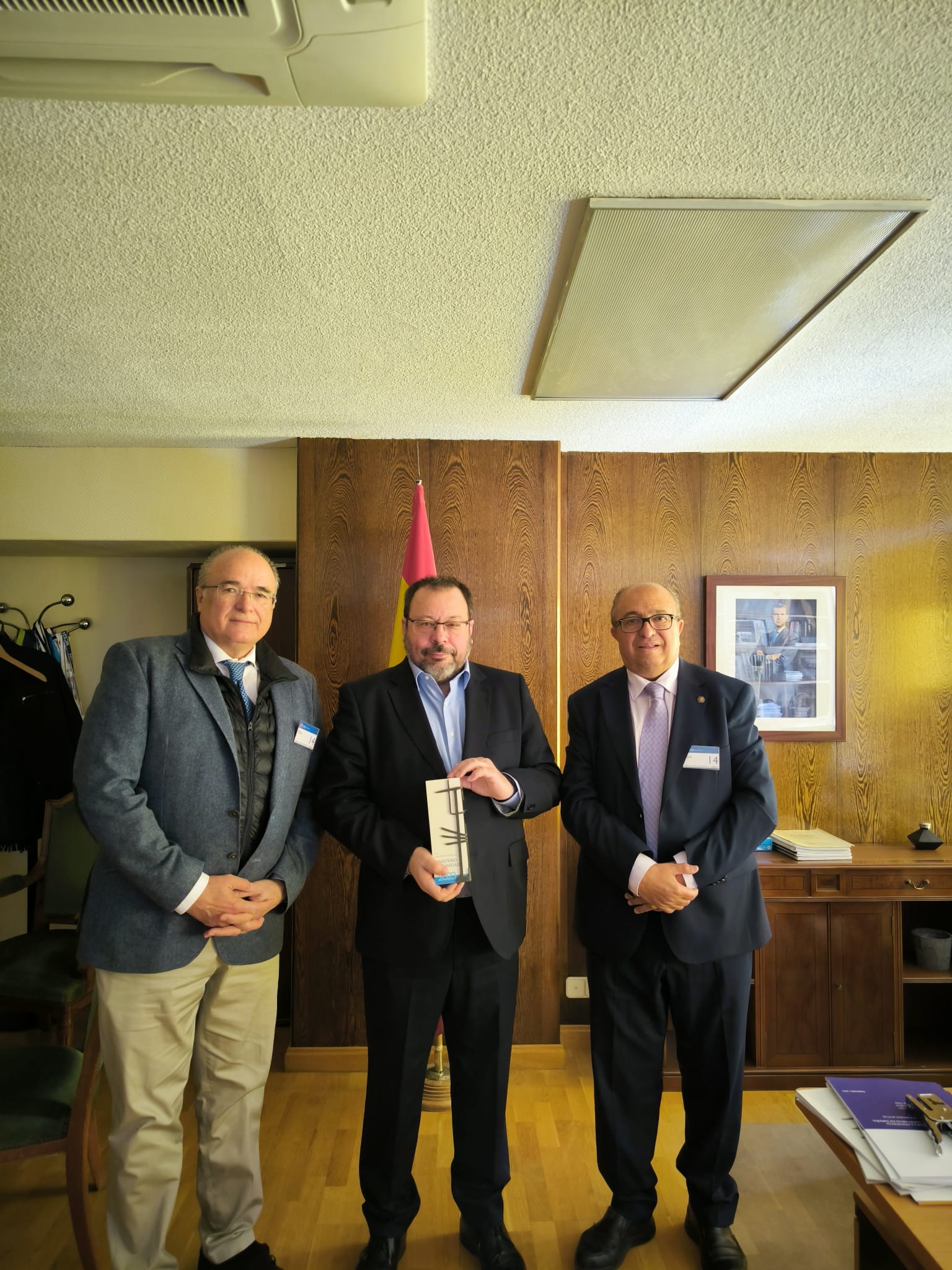 Entrega de la distinción a la Dirección General de Farmacia del Ministerio de Sanidad